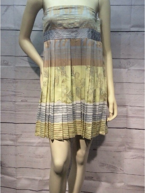 BCBGirls Dresses & Skirts - BCBGirls Yellow and Light Gray Print Dress